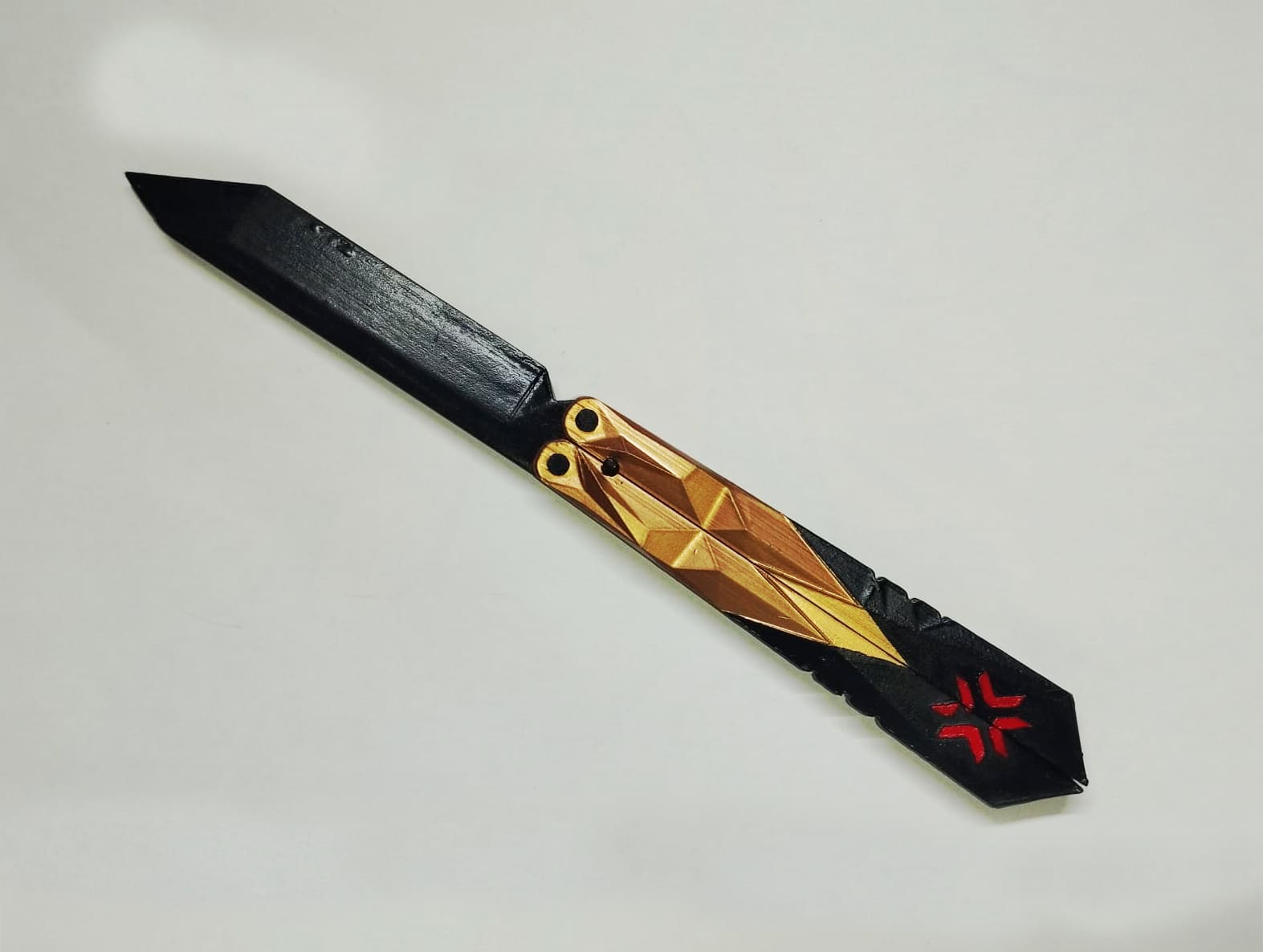 impresión 3D de un balisong del videojuego valorant